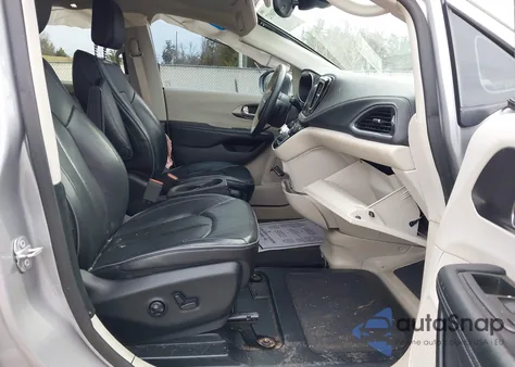 2018 Chrysler Pacifica Limited z USA, uszkodzony, nr VIN 2C4RC1GG8JR182884